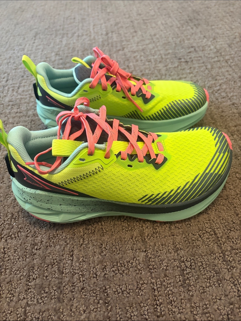 Altra Women’s Wild EXCLUSIVE color way size 6